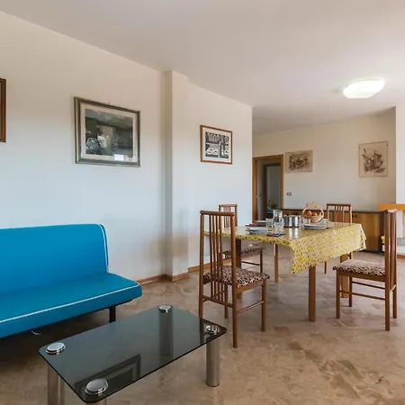 Apartamento 12/a 3.p.attico *