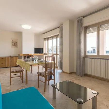 12/a 3.p.attico Apartman *