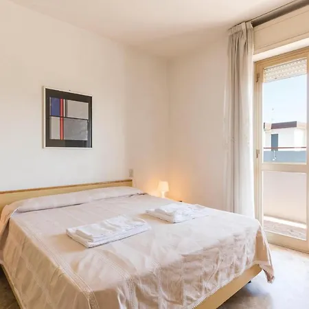 12/a 3.p.attico Apartman *